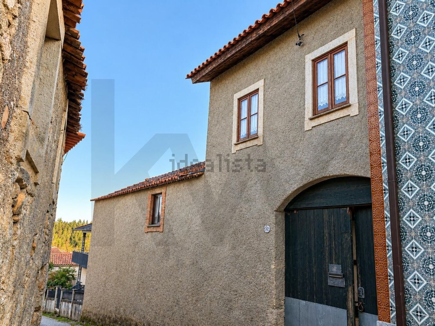 Moradia geminada em Friúmes e Paradela