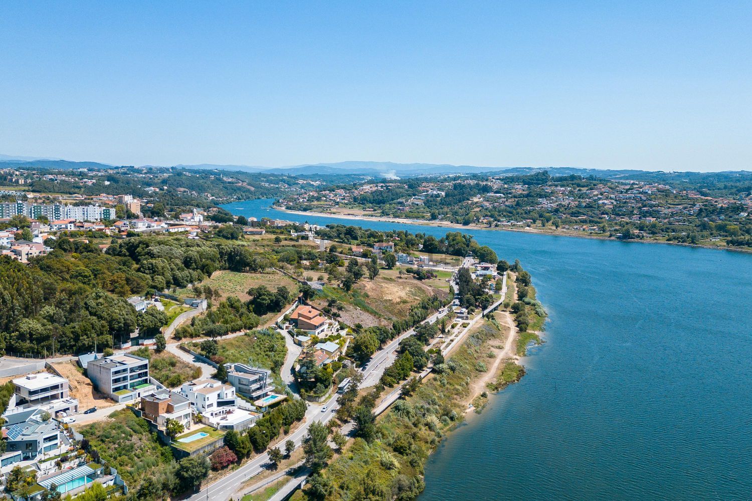 Moradia geminada em Valbom, São Cosme - Valbom - Jovim