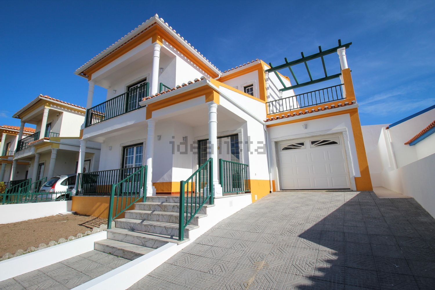Moradia geminada em Póvoa de Penafirme - Santa Cruz, A dos Cunhados