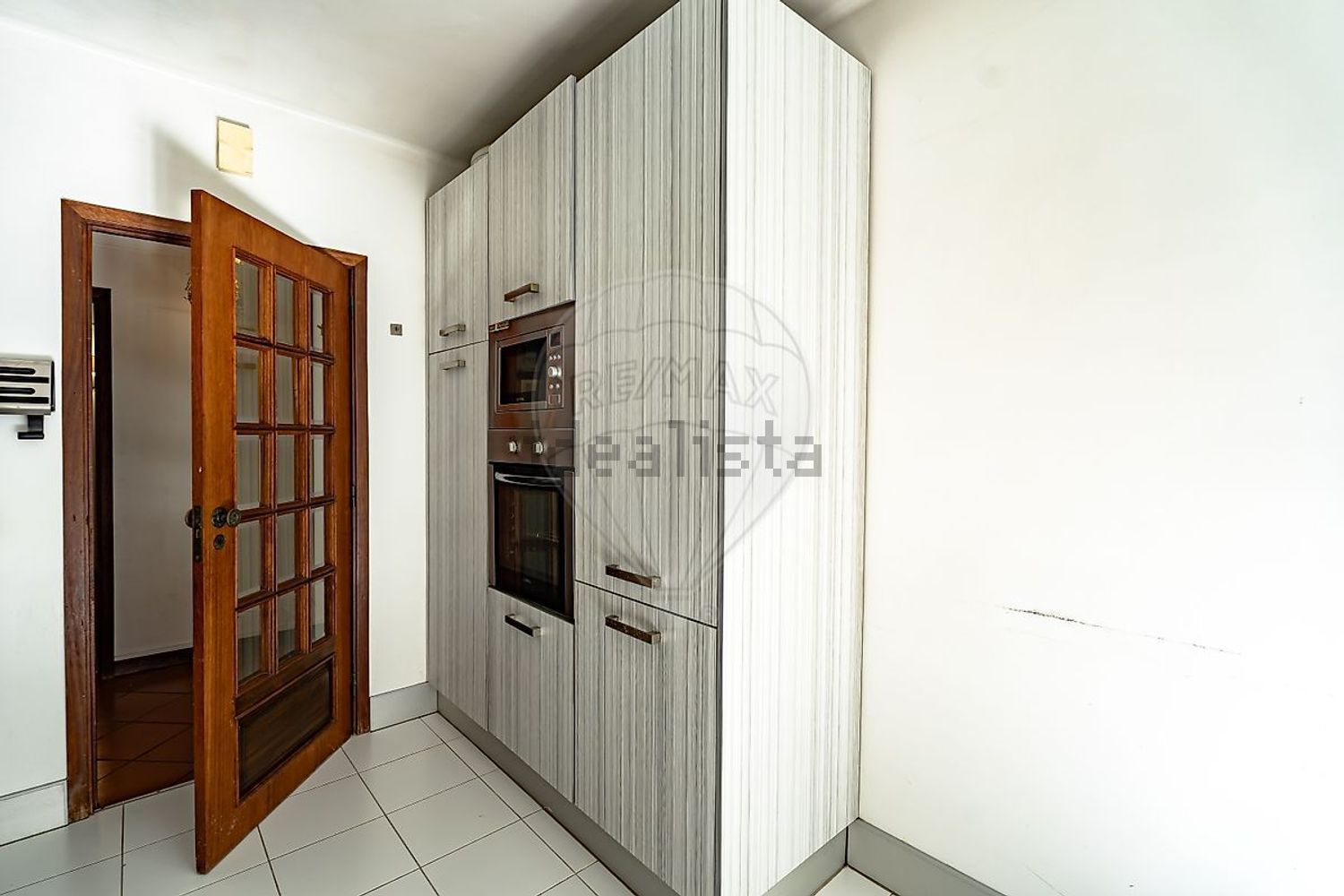 Apartamento em Vale das Flores, Santo António dos Olivais