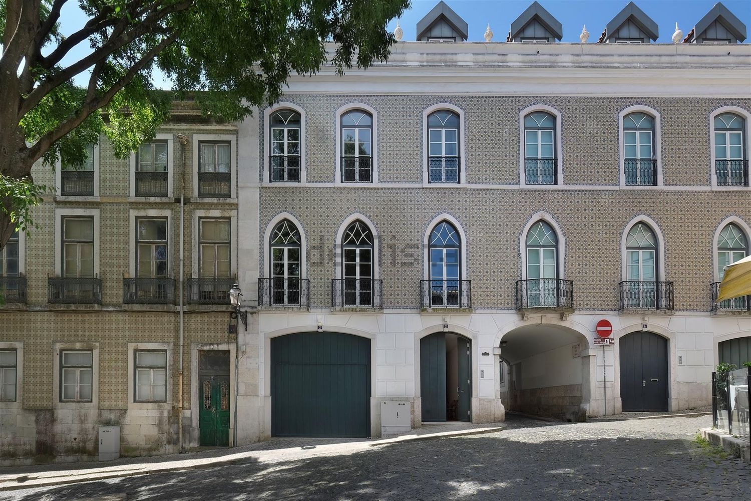 Semi-detached house in Alfama, Santa Maria Maior