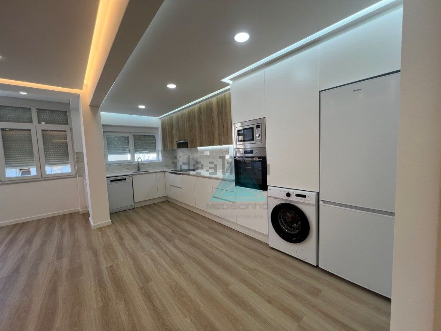 Apartamento em Centro de Laranjeiro, Laranjeiro e Feijó