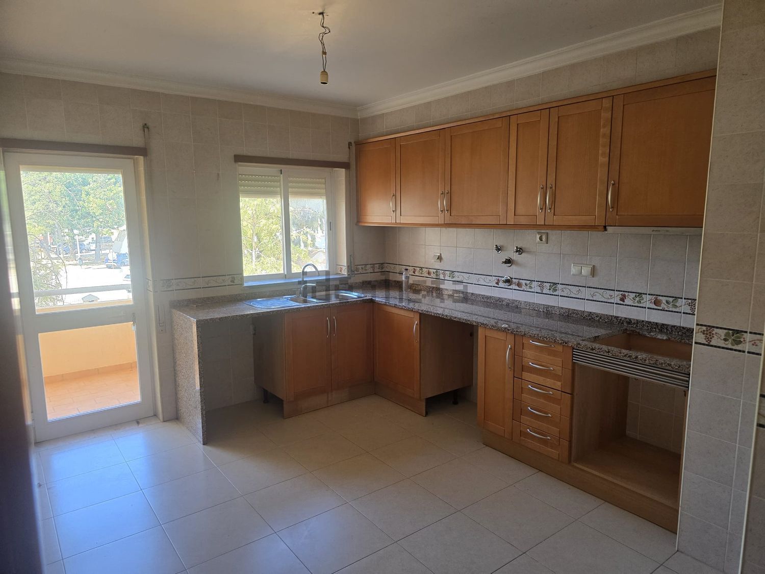 Apartamento em Zona Alta - Ria Shopping, Quelfes