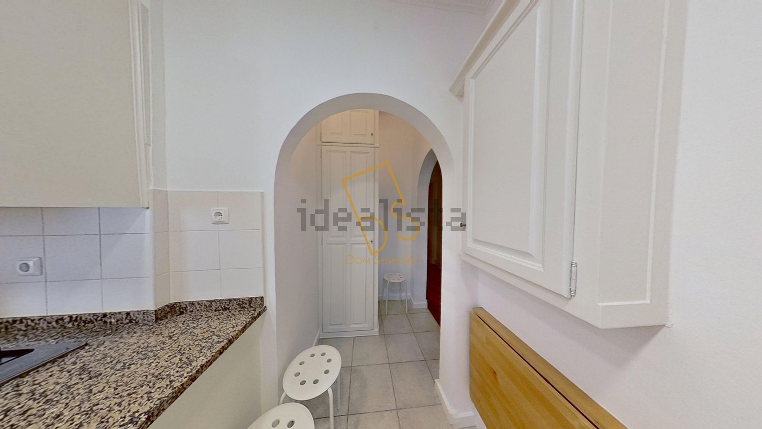 出租公寓 t2, rua Portugal Durão - 过道