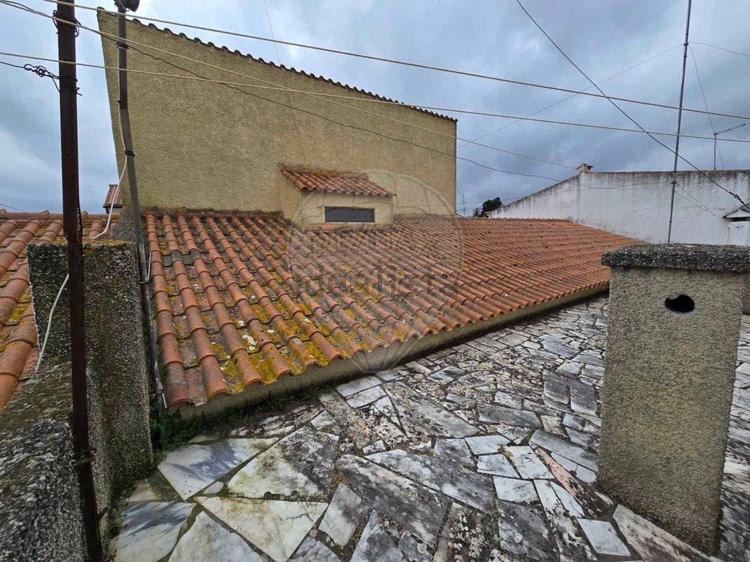 小楼房或独栋别墅出售, rua Nova do Parreiral - 外立面