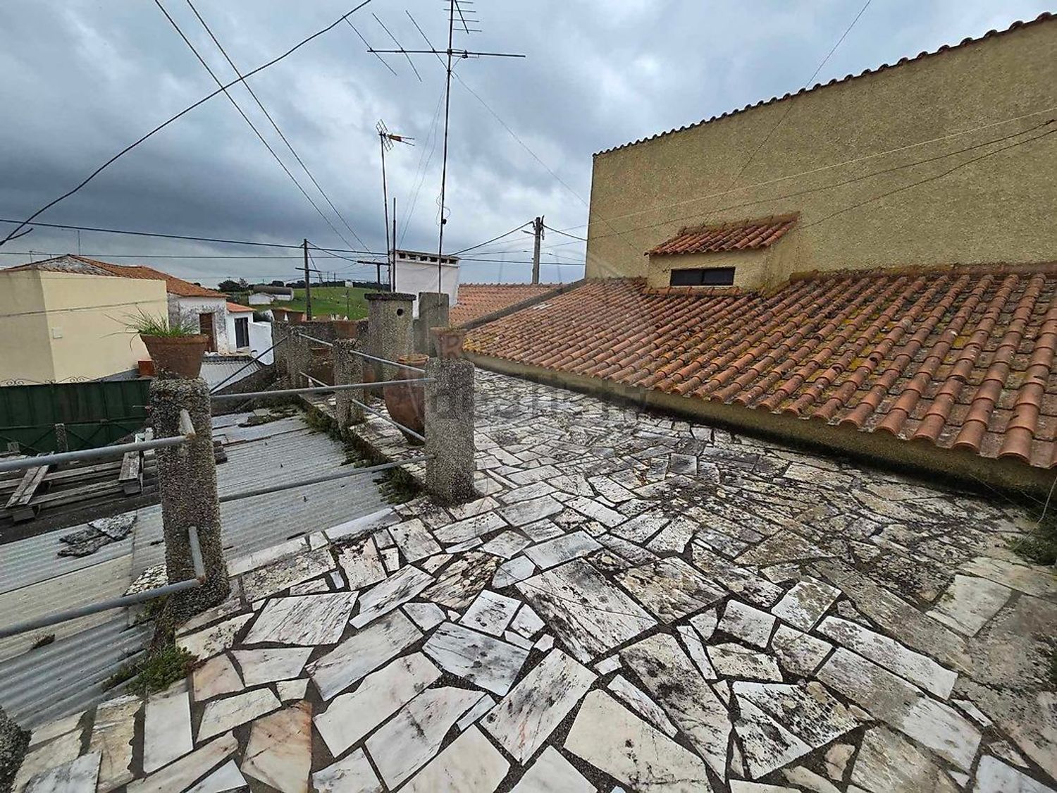 小楼房或独栋别墅出售, rua Nova do Parreiral - 阳台