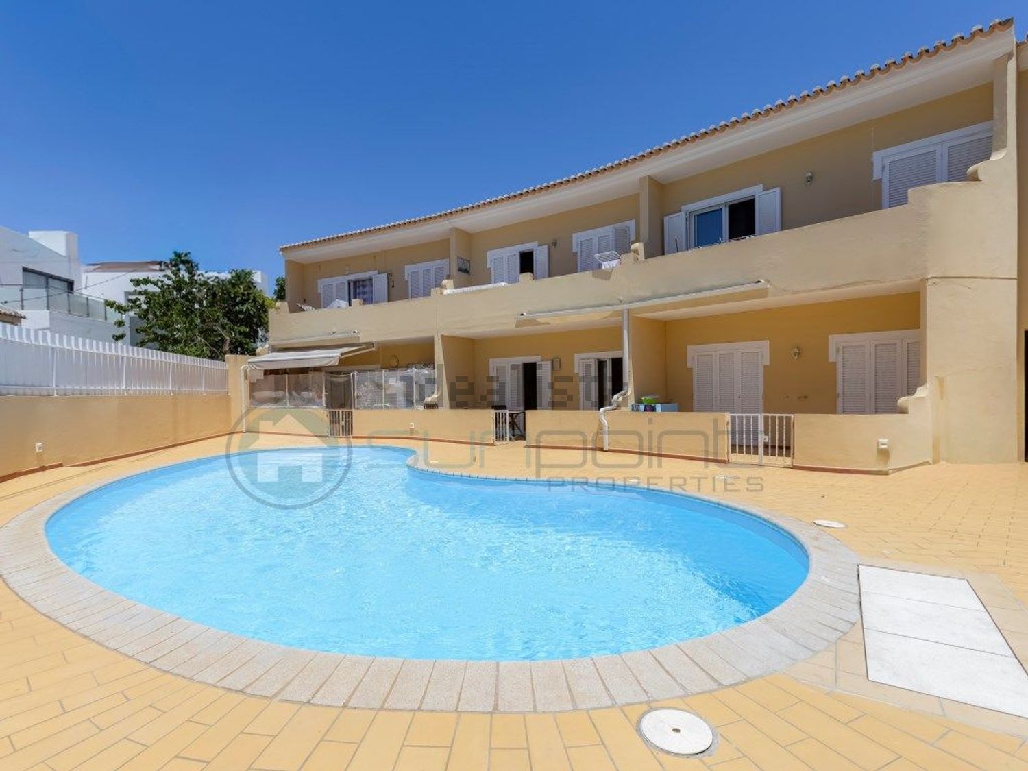 T1 near the beach with pool and a sea-view rooftop, Praia da Luz