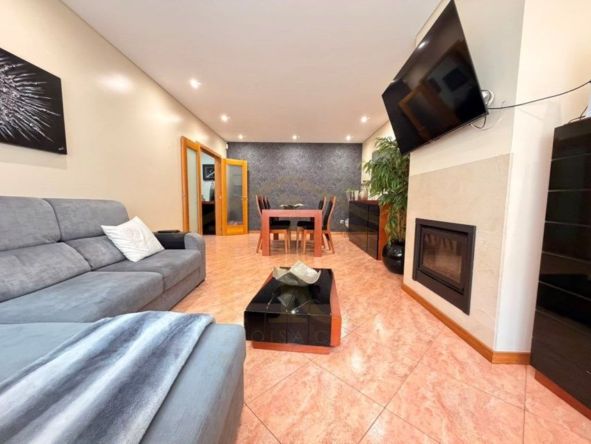 Imagem Sala de estar de apartamento t2 em Rua João Gonçalves Zarco
