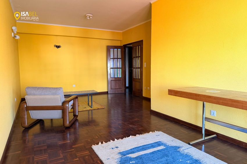Imagem Sala de estar de apartamento t3 em Rua Alves Roçadas, 133