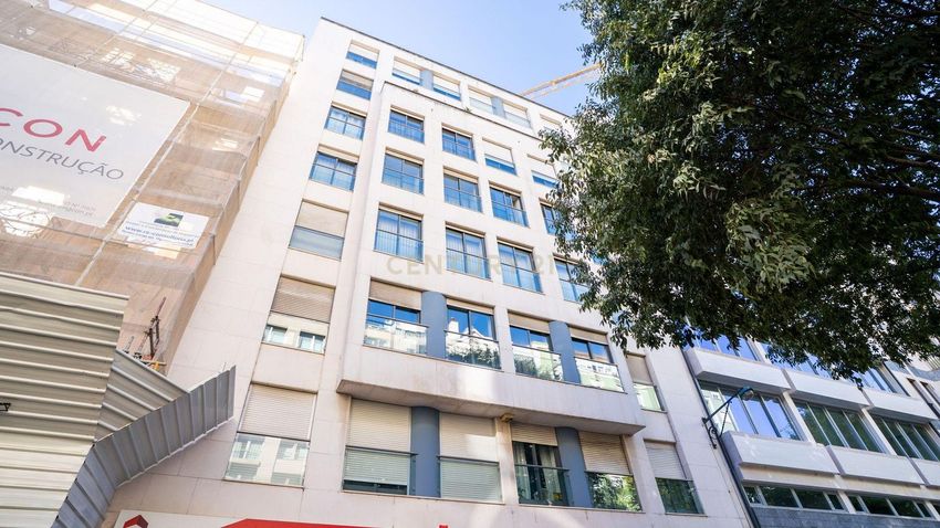 Imagem Vistas de apartamento t2 em Avenida Marquês de Tomar, 89