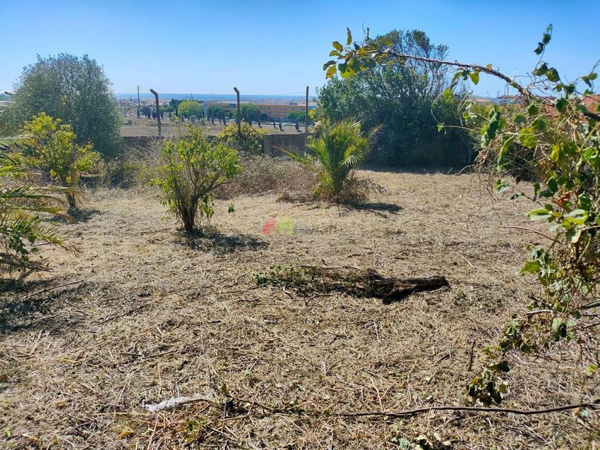 Imagem Redondezas de terreno em Leceia