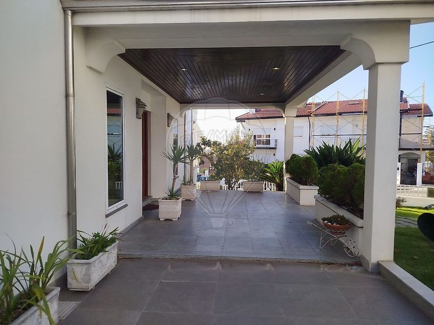 Imagem Fachada de  moradia independente em Praceta Estivada