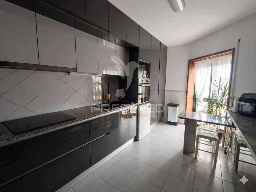 Imagem Cozinha de apartamento t3 em Rua 13 de Maio, 10