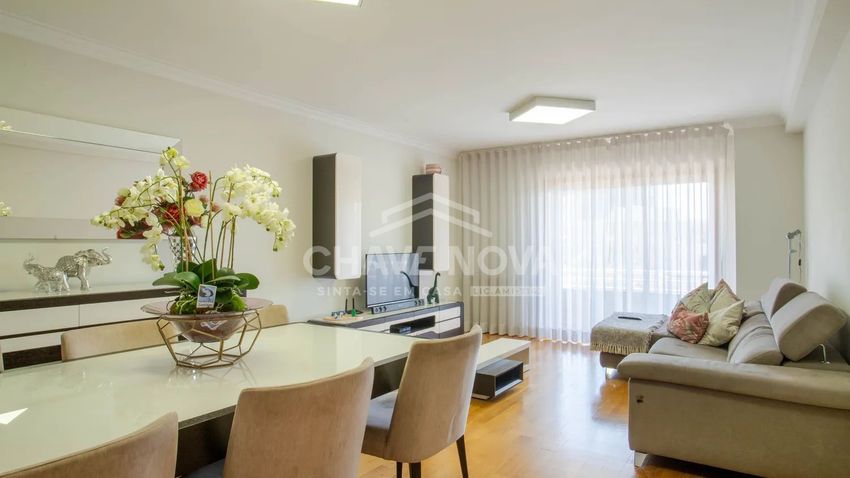 Imagem Sala de estar de apartamento t2 em Rua António Sampaio