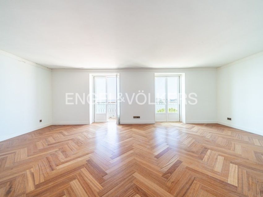 Imagem Divisão de duplex em Chiado