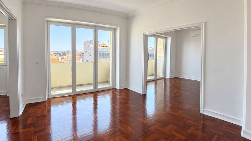 Imagem Divisão de apartamento t5 em Avenida da República