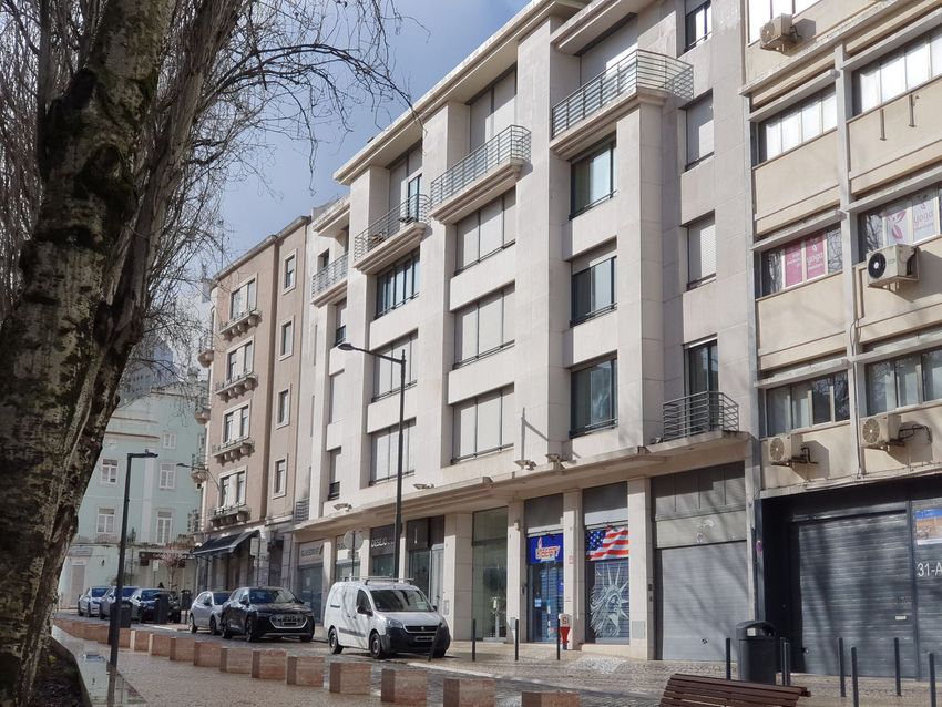 Imagem Fachada de apartamento t1 em Largo de São Sebastião da Pedreira, 9