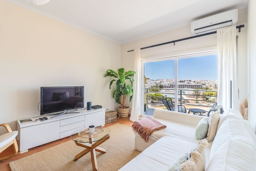 Imagem Sala de estar de apartamento t1 em Estrada da Meia Praia