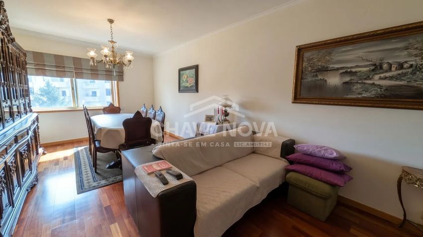Imagem Sala de estar de apartamento t2 em Rua Laborim