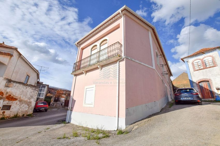 Imagem Fachada de  moradia independente em Brogueira - Parceiros de Igreja - Alcorochel