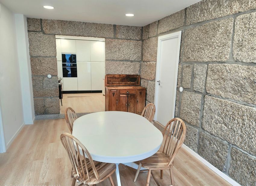 Imagem Sala de estar de apartamento t3 em Rua de Nossa Senhora dos Prazeres, 31
