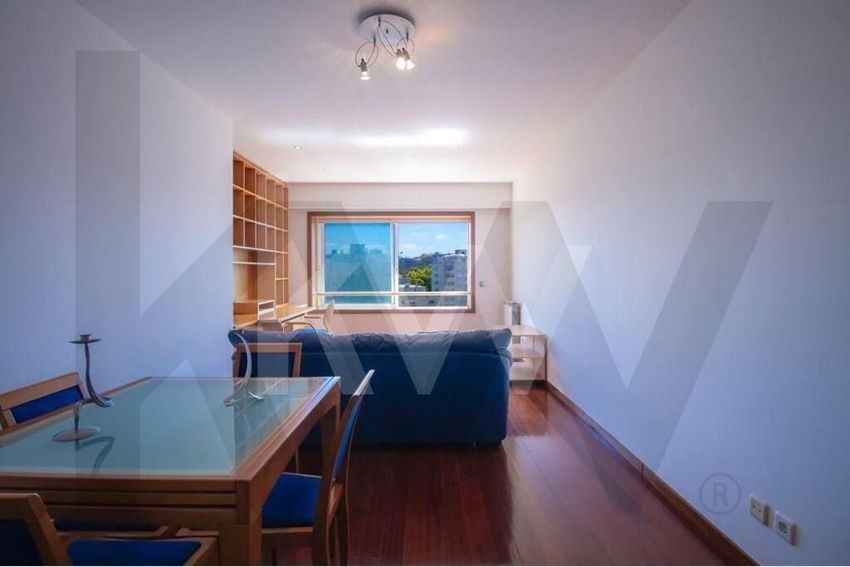 Imagem Sala de estar de apartamento t1 em Rua Diogo de Silves, 33