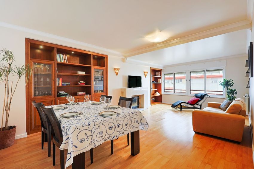 Imagem Sala de estar de apartamento t2 em Rua António Lopes Ribeiro, 12