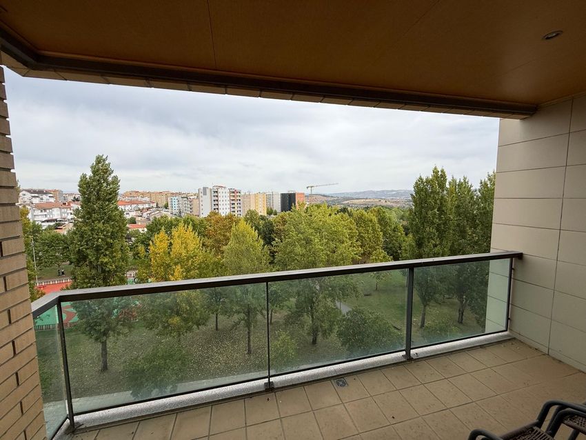 Imagem Terraço de apartamento t3 em Rua Doutora Regina de Magalhães Quintanilha, 20