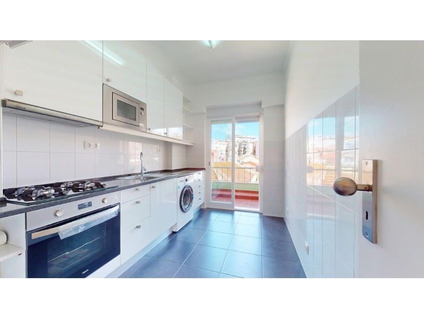Imagem Cozinha de apartamento t2 em Rua Frei Bartolomeu dos Mártires