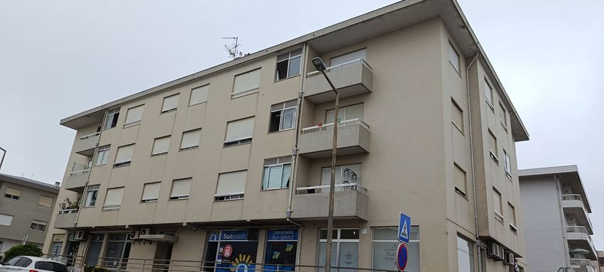 Imagem Fachada de apartamento t1 em Vermoim - Altos
