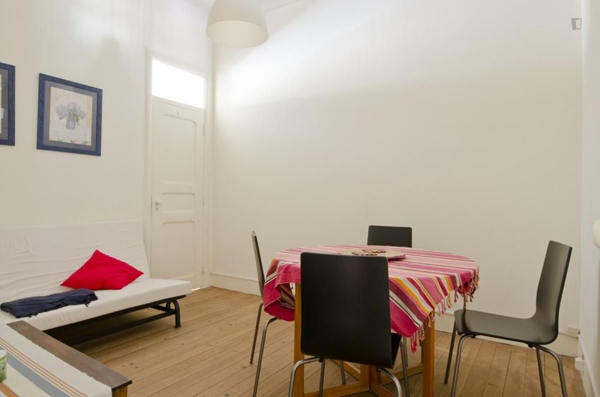 Imagem Quarto de apartamento t2 em Rua Carvalho Araújo