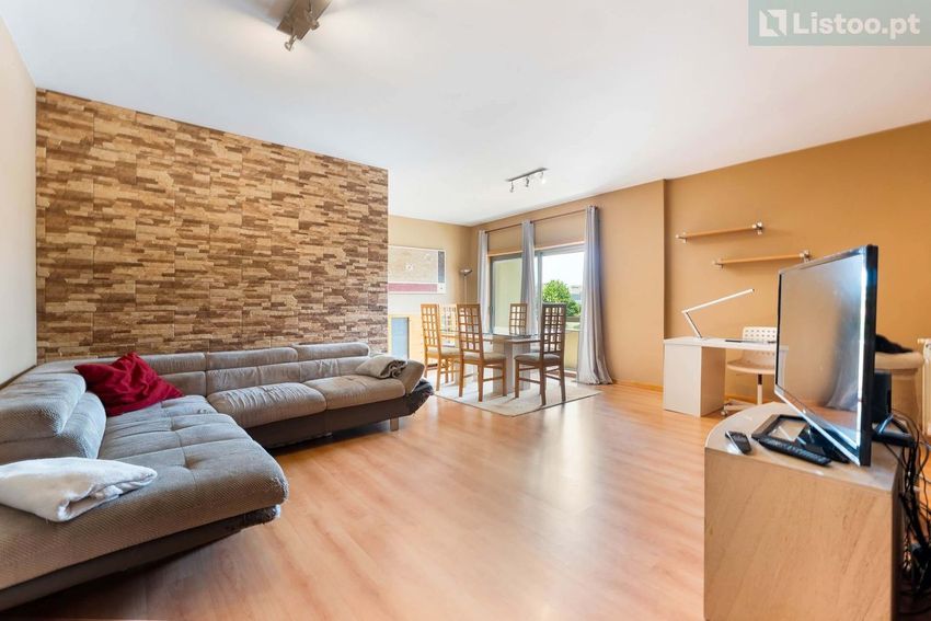 Imagem Sala de estar de apartamento t3 em Rua Amorim Girão