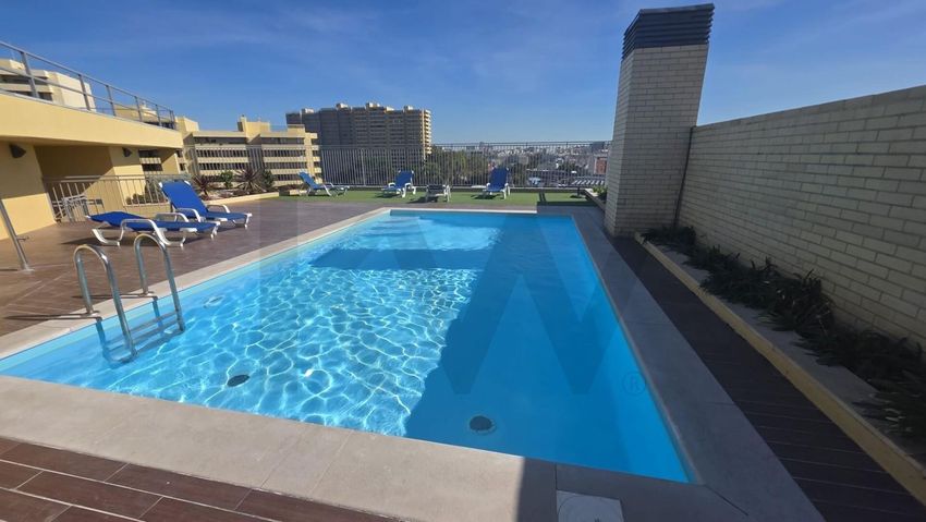 Imagem Piscina de apartamento t3 em Praça Nuno Rodrigues dos Santos, 2