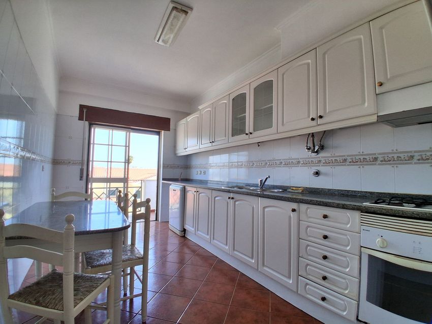 Imagem Cozinha de apartamento t3 em Rua Dom Paio Peres Correia, 27