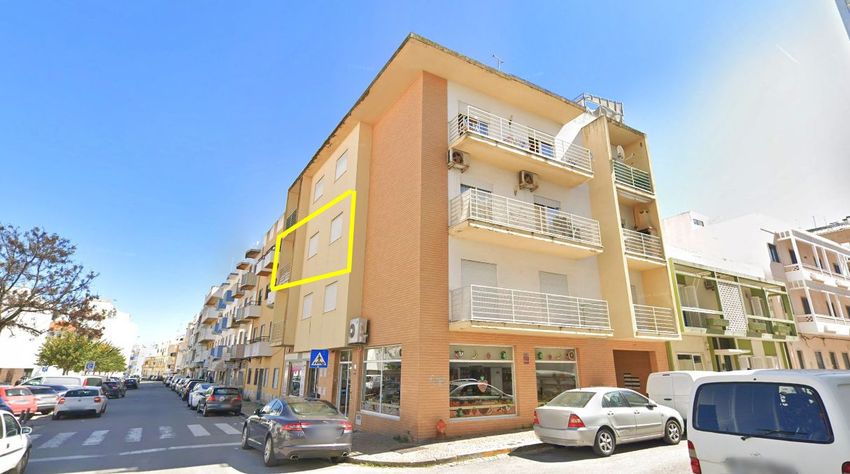Imagem Fachada de apartamento t2 em Rua Rainha Santa