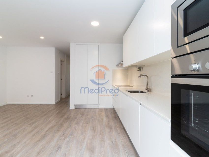 Imagem Cozinha de apartamento t3 em Rua Voz do Operário