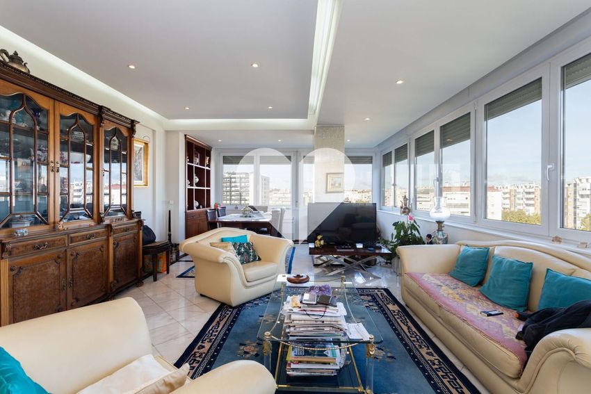 Imagem Sala de estar de apartamento t4 em Rua Professor Reinaldo dos Santos, 21