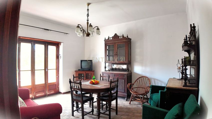 Imagem Sala de estar de apartamento t4 em Rua Filinto Elísio, 28