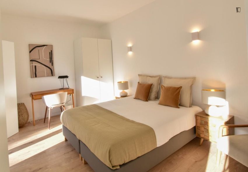 Imagem Quarto de apartamento t1 em Rua Lourenço de Almeida Azevedo