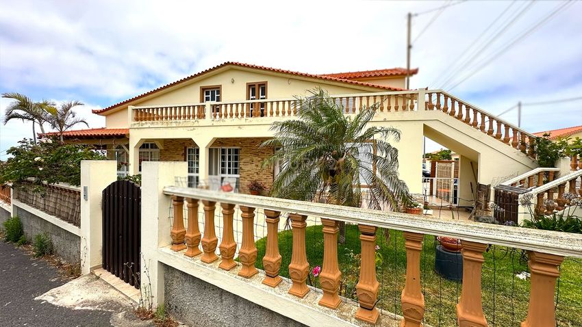 Imagem Fachada de  moradia independente em Porto Santo