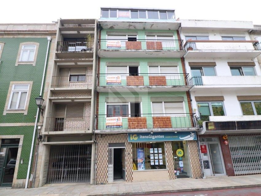 Imagem Vistas de prédio em Campo 5 de Outubro