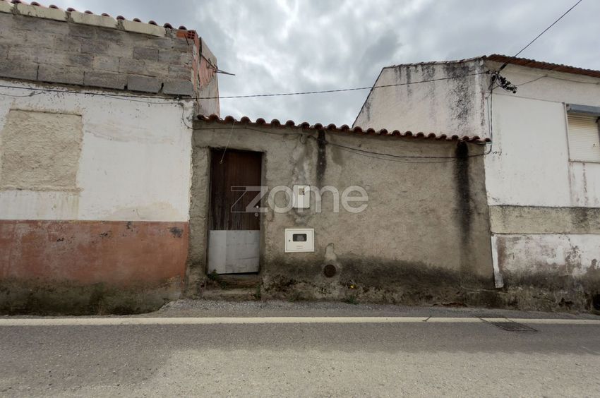 Imagem Fachada de  moradia geminada em Rua Nova s/n