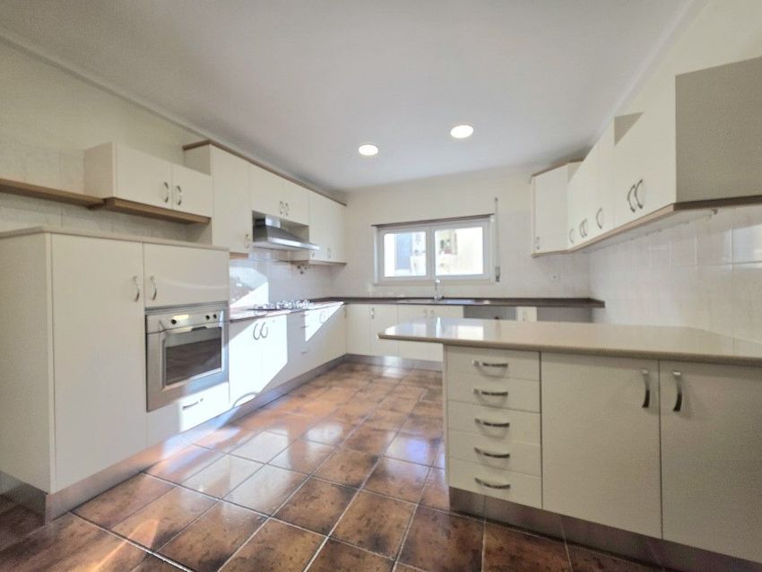 Imagem Cozinha de apartamento t2 em Rua Olivença