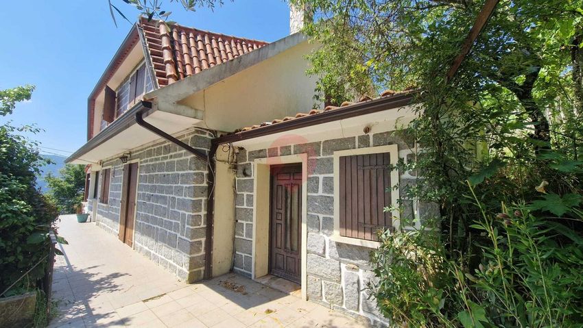 Imagem Fachada de  casa ou moradia em Cousso