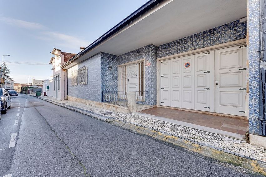 Imagem Fachada de  moradia geminada em Rua de José Estevão