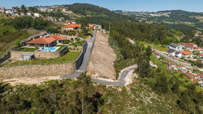 Imagem Vistas de terreno em Rua de Lamas