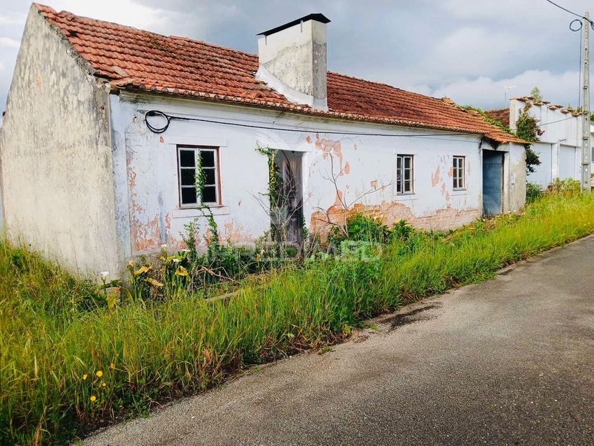 Imagem Fachada de  casa ou moradia em Monte Redondo