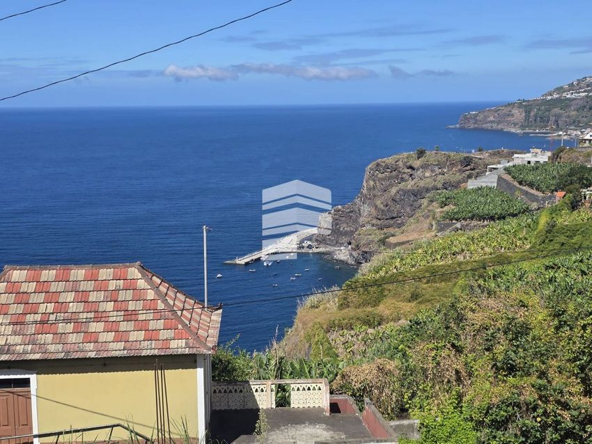 Imagem Vistas de  moradia independente em Ribeira Brava