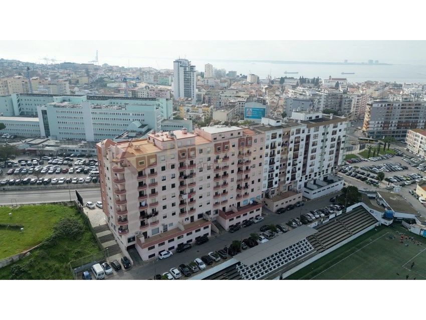 Imagem Fachada de apartamento t2 em Avenida Dom João II, 44 a