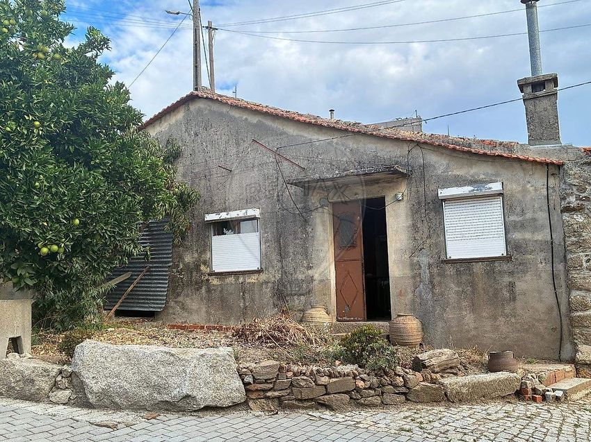 Imagem Fachada de  moradia independente em Tourais e Lajes